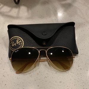 Classic Ray Ban Aviators!